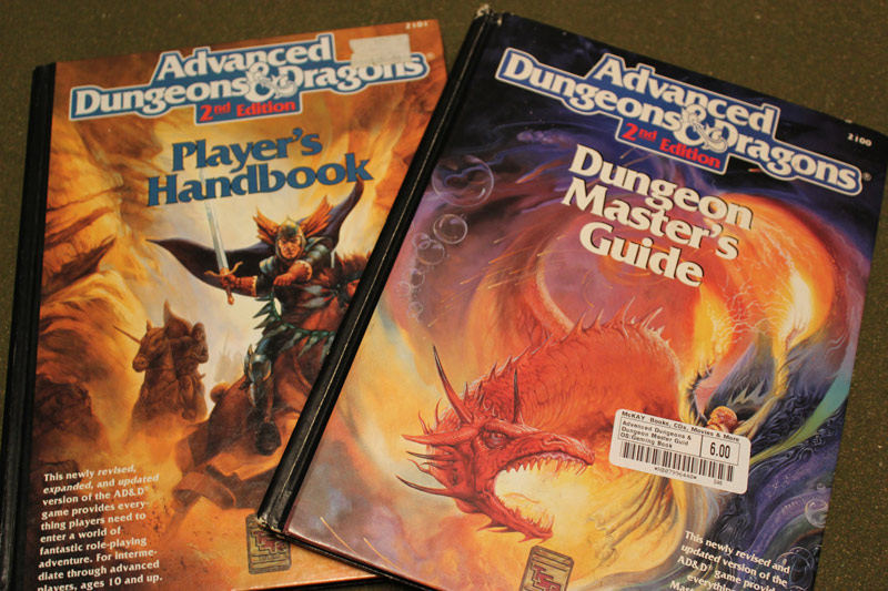 Used Book Store: Dungeons and Dragons - Cigar Box Battle